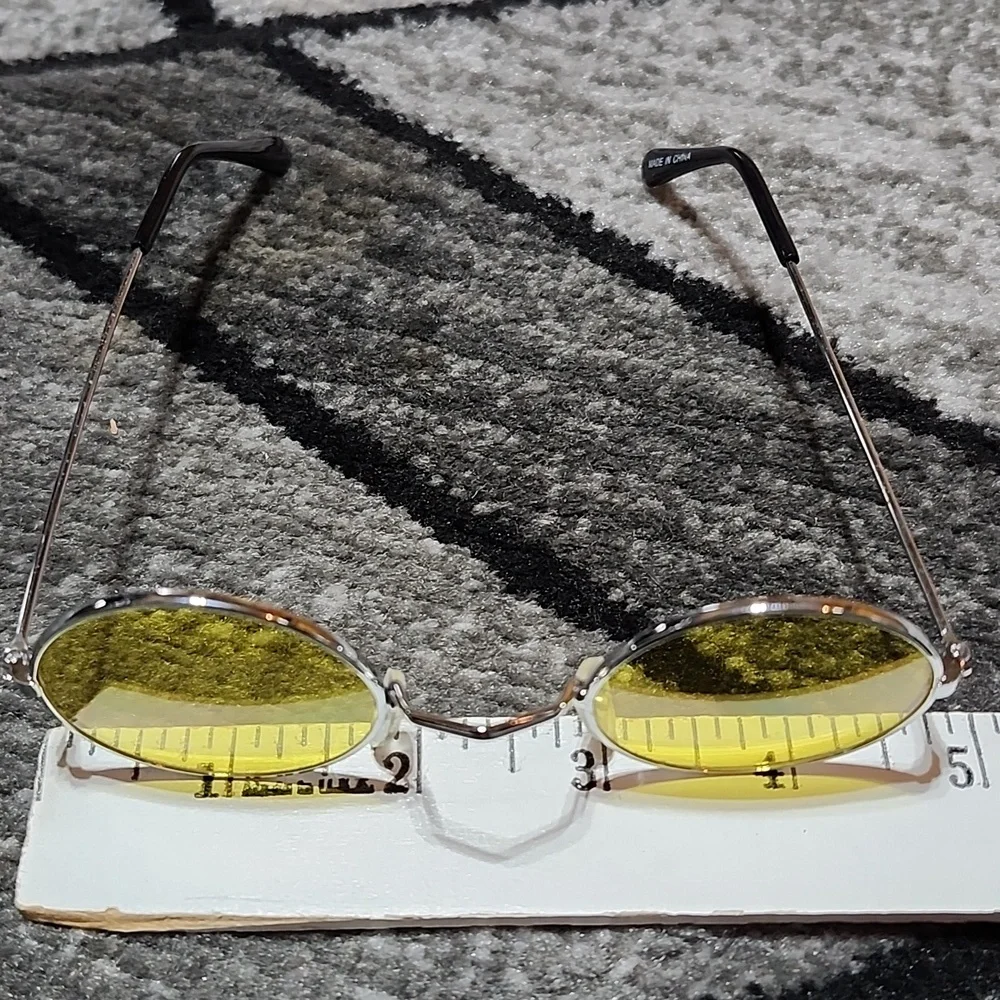 VINTAGE UNIQUE KIDS UNISEX METAL-FRAMED ROUND COLORED TINTED LENNON SUNGLASSES
